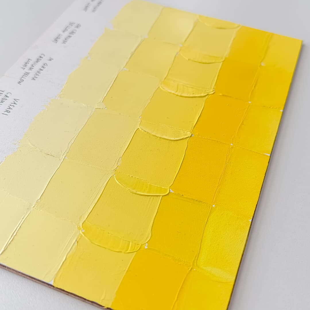 A closeup of the panel of paint swatches which show various cadmium yellow light paints tinted with white.